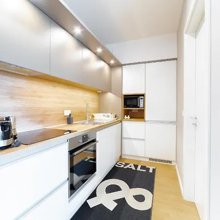 Monochrome Urban Hoodie Διαμέρισμα