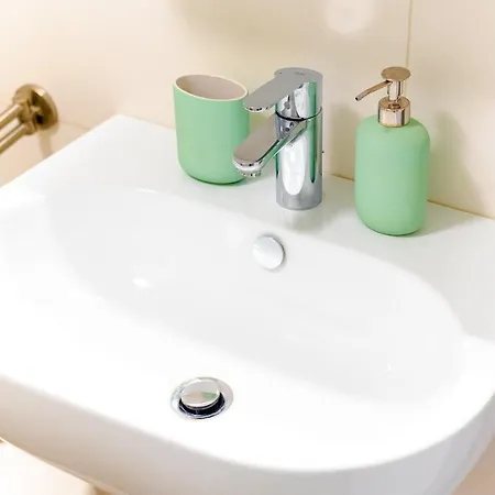 Monochrome Urban Hoodie Διαμέρισμα