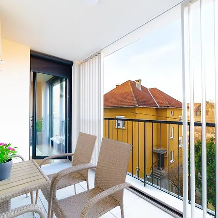 Διαμέρισμα Monochrome Urban Hoodie