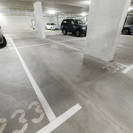 Monochrome Urban Hoodie Любляна